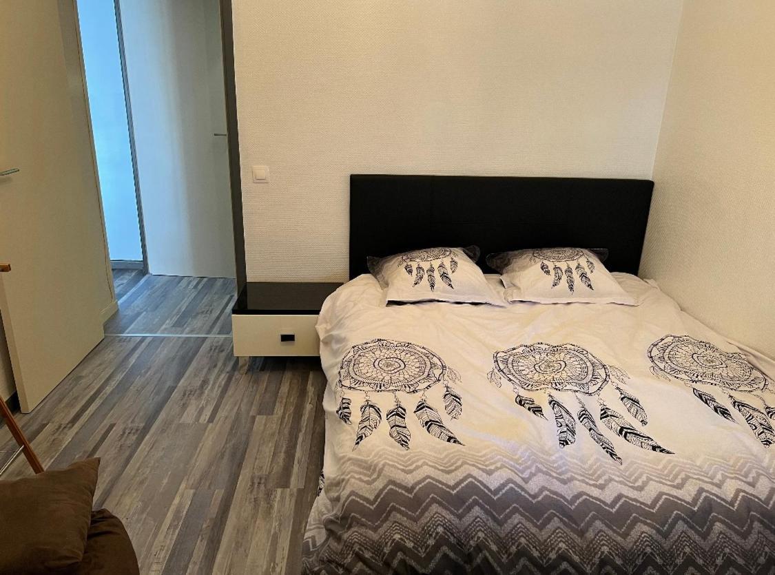 Appartement Proche Gare Routiere Мантон Екстер'єр фото